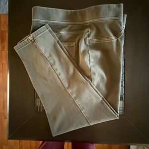 Time & Tru Stretchy Cropped Olive Green Pants Size XL 16/18